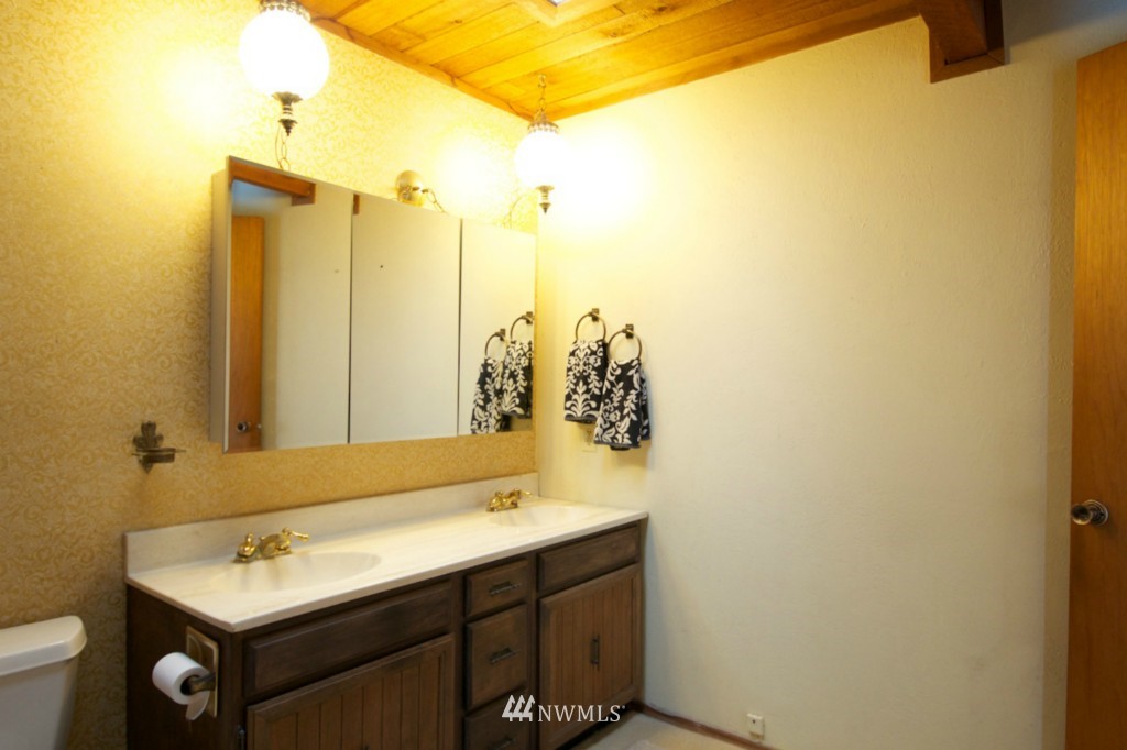 2621 West Beach Road Oak Harbor, WA 98277 - Photo 21 of 22 Gallery Image 21