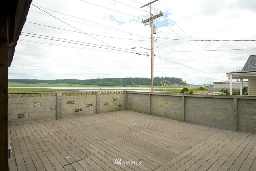 2621 West Beach Road Oak Harbor, WA 98277 - Photo 7 of 22 Gallery Image 7