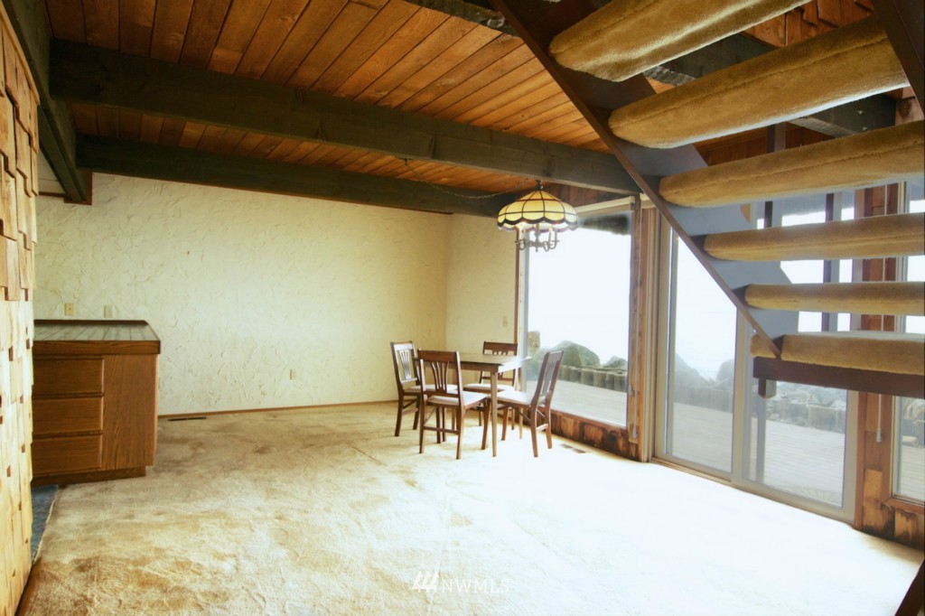 2621 West Beach Road Oak Harbor, WA 98277 - Photo 10 of 22 Gallery Image 10