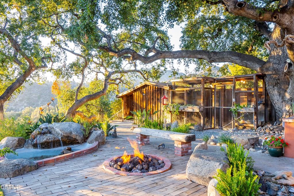4155 Aralia Road Altadena, CA 91001 - Photo 19 of 28 a view of a chairs and table in the patio