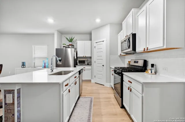 $2,600 | 4622 Bosque Pass, San Antonio, TX 78253