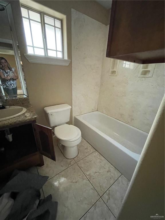 2216 North Erica Street, Unit 2 Pharr, TX 78577 - Photo 9 of 11 a bathroom with a toilet a sink and a bathtub