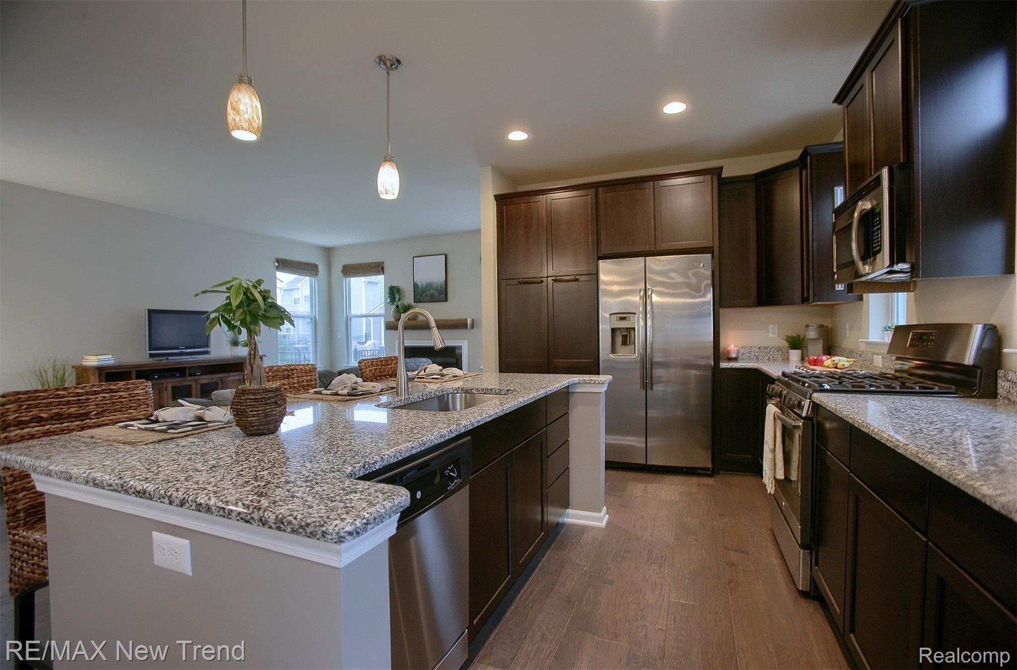 3207 Curtis Road Wixom, MI 48393 - Photo 9 of 33 9-Kitchen 3rd View.jpg