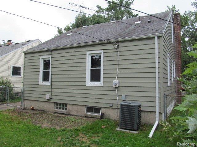 838 Columbia Road Berkley, MI 48072 - Photo 10 of 25 261-929756 - Rear Right.JPG