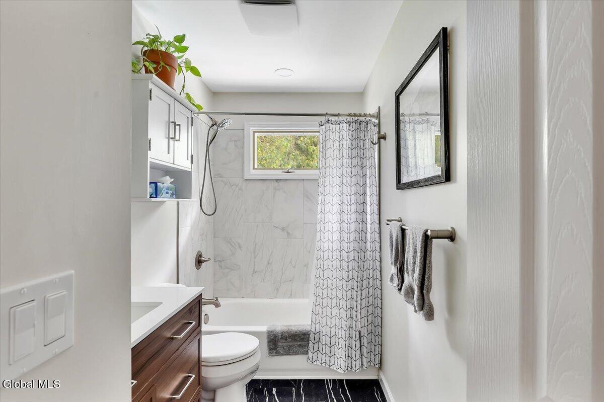 2942 West Old State Road Schenectady, NY 12303 - Photo 12 of 31 main bath