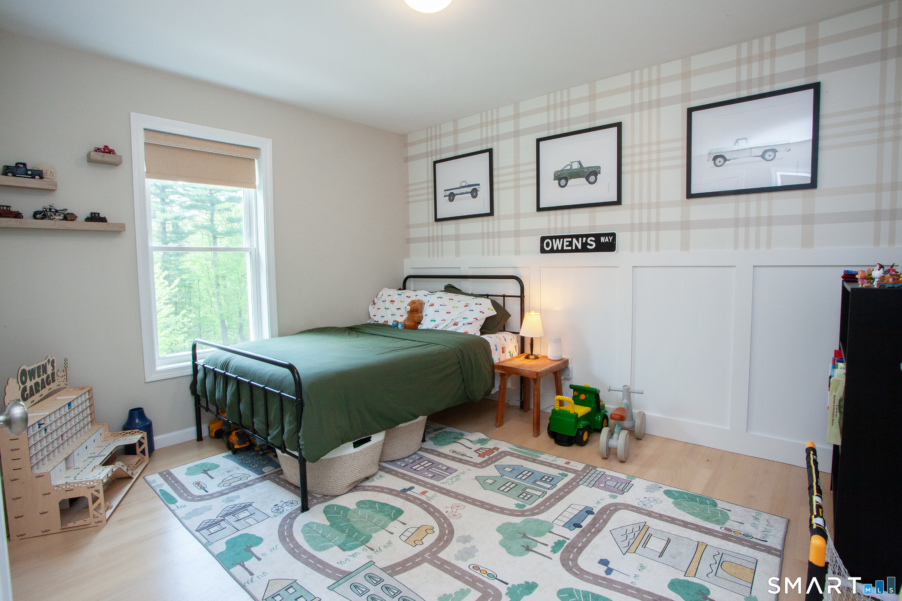 93 Rye Hill Circle Somers, CT 06071 - Photo 22 of 33 a bedroom with a bed a table and chair