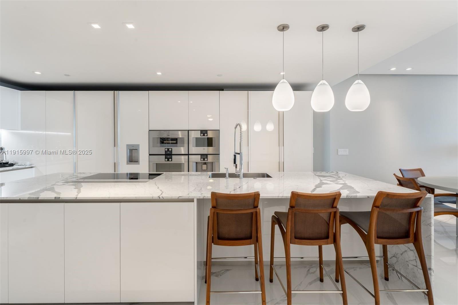 10201 Collins Avenue, Unit 1803 Bal Harbour, FL 33154 - Photo 26 of 51