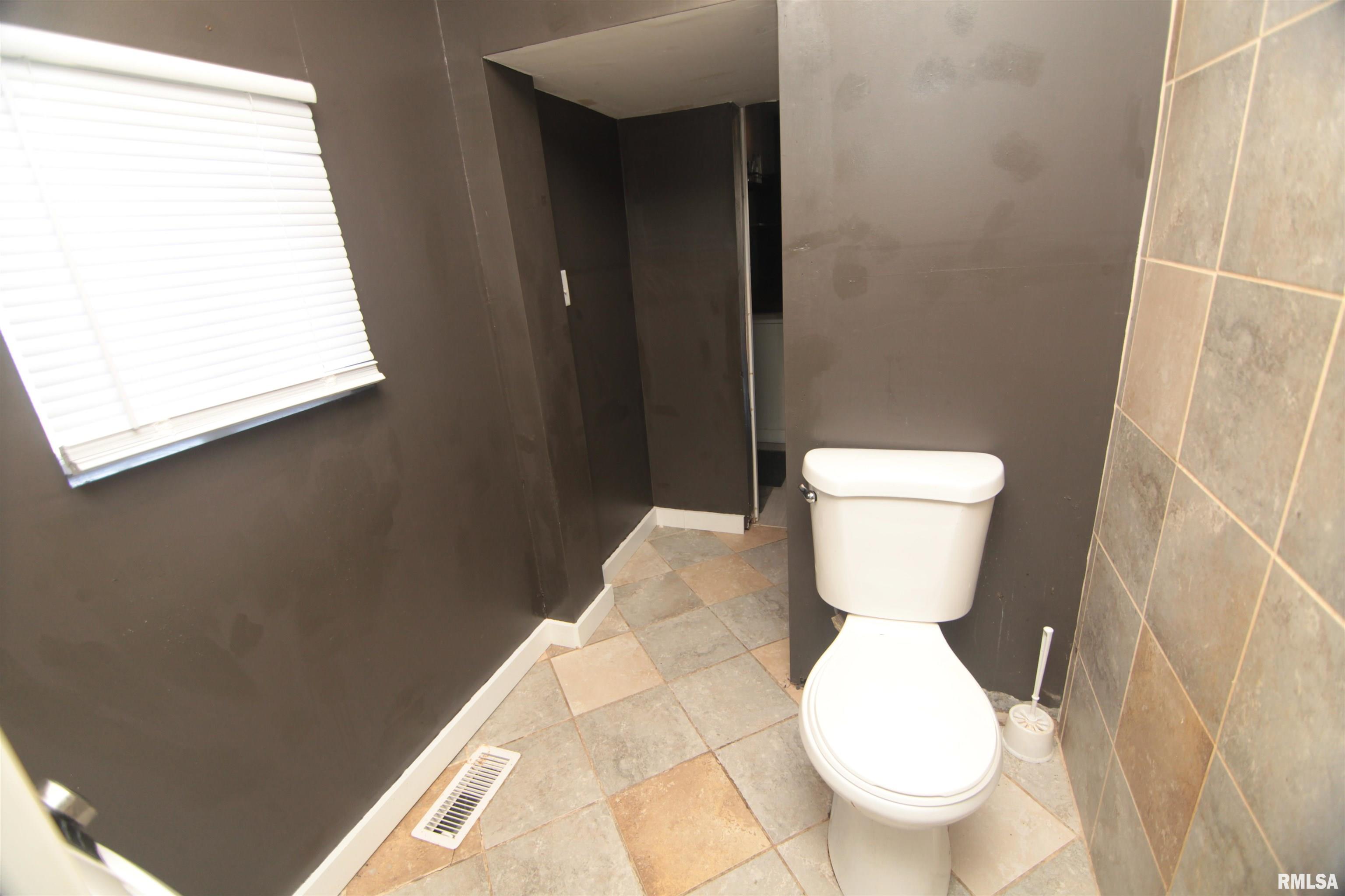 540 46th Street Rock Island, IL 61201 - Photo 11 of 29