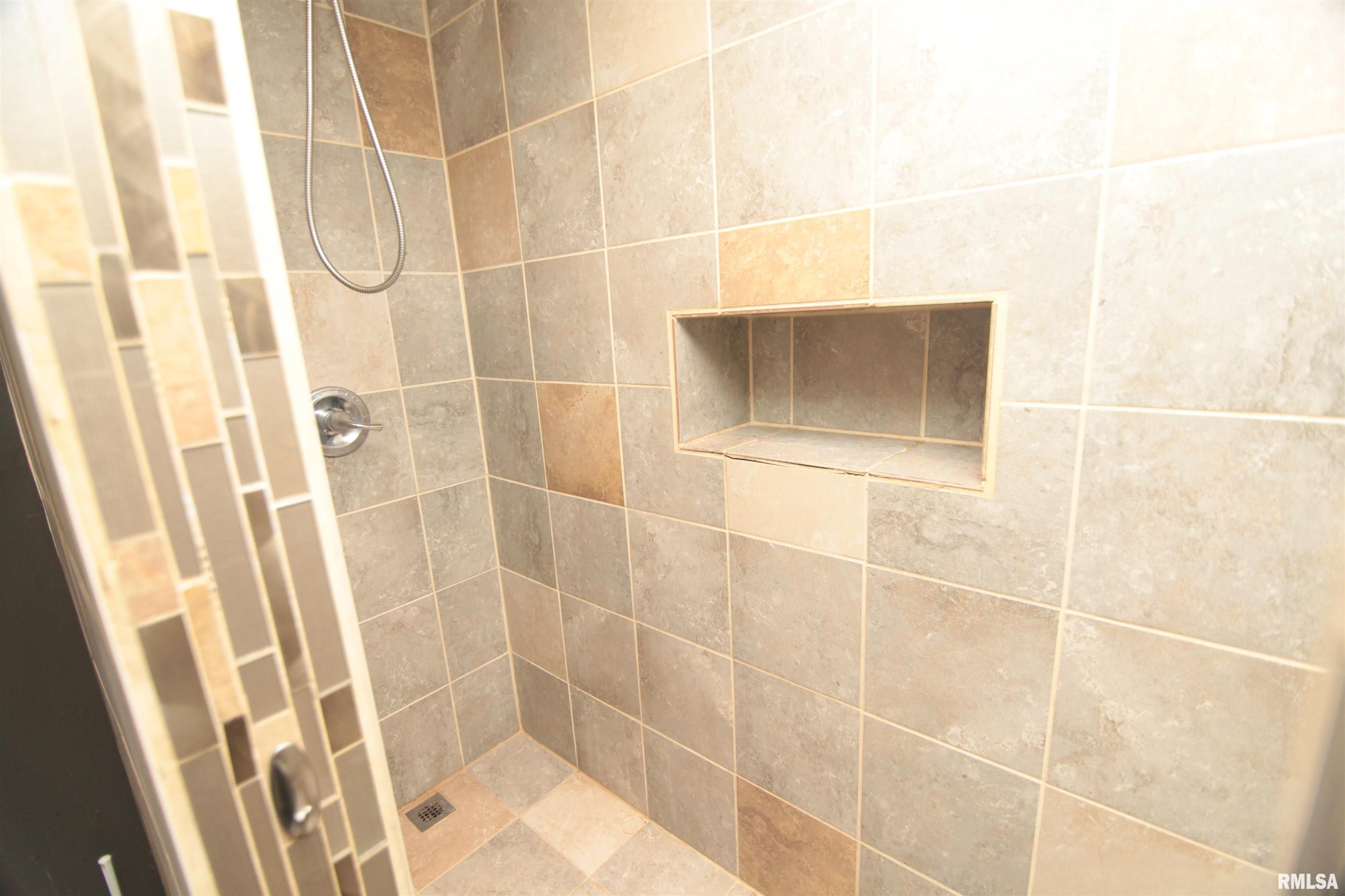 540 46th Street Rock Island, IL 61201 - Photo 14 of 29