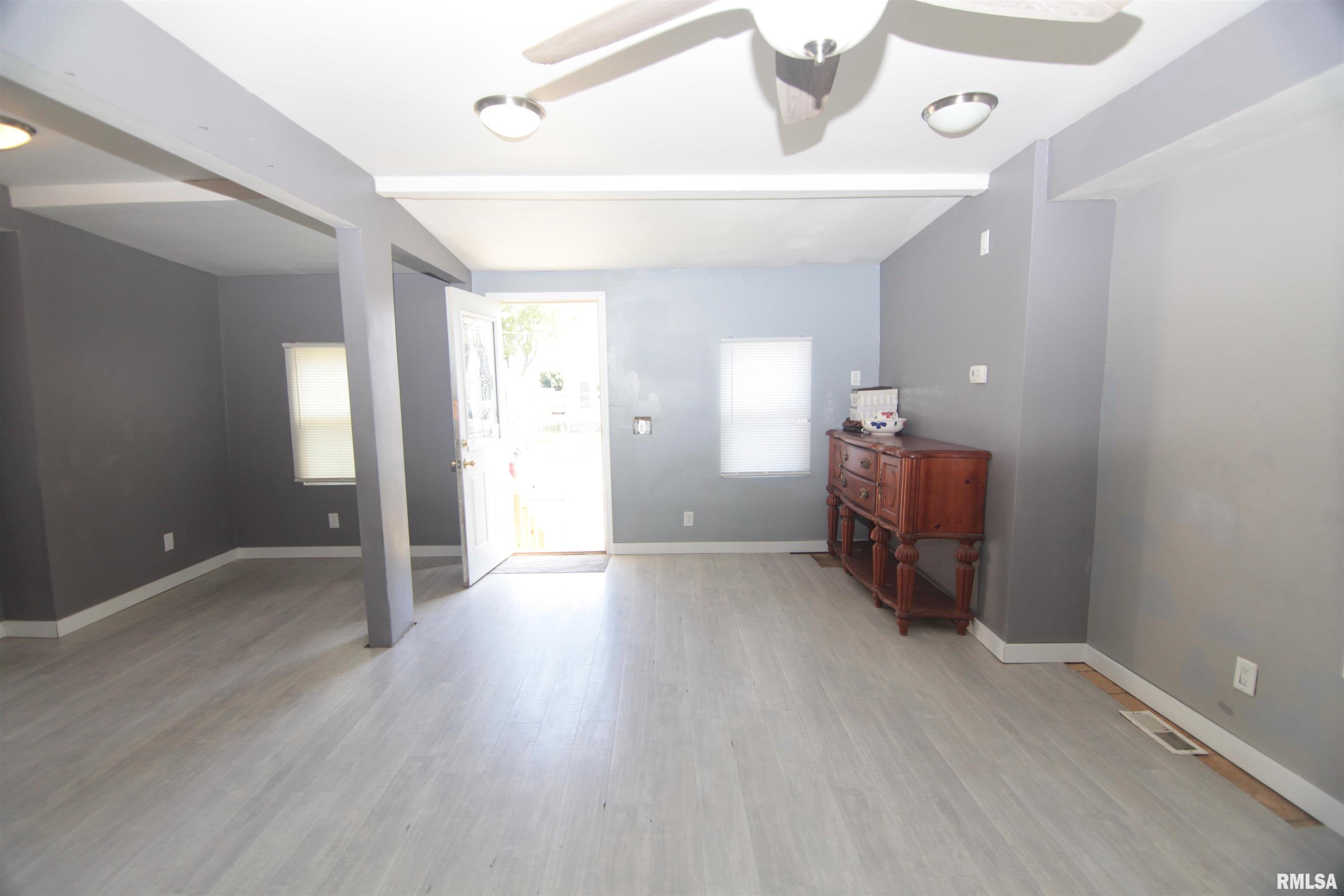 540 46th Street Rock Island, IL 61201 - Photo 4 of 29