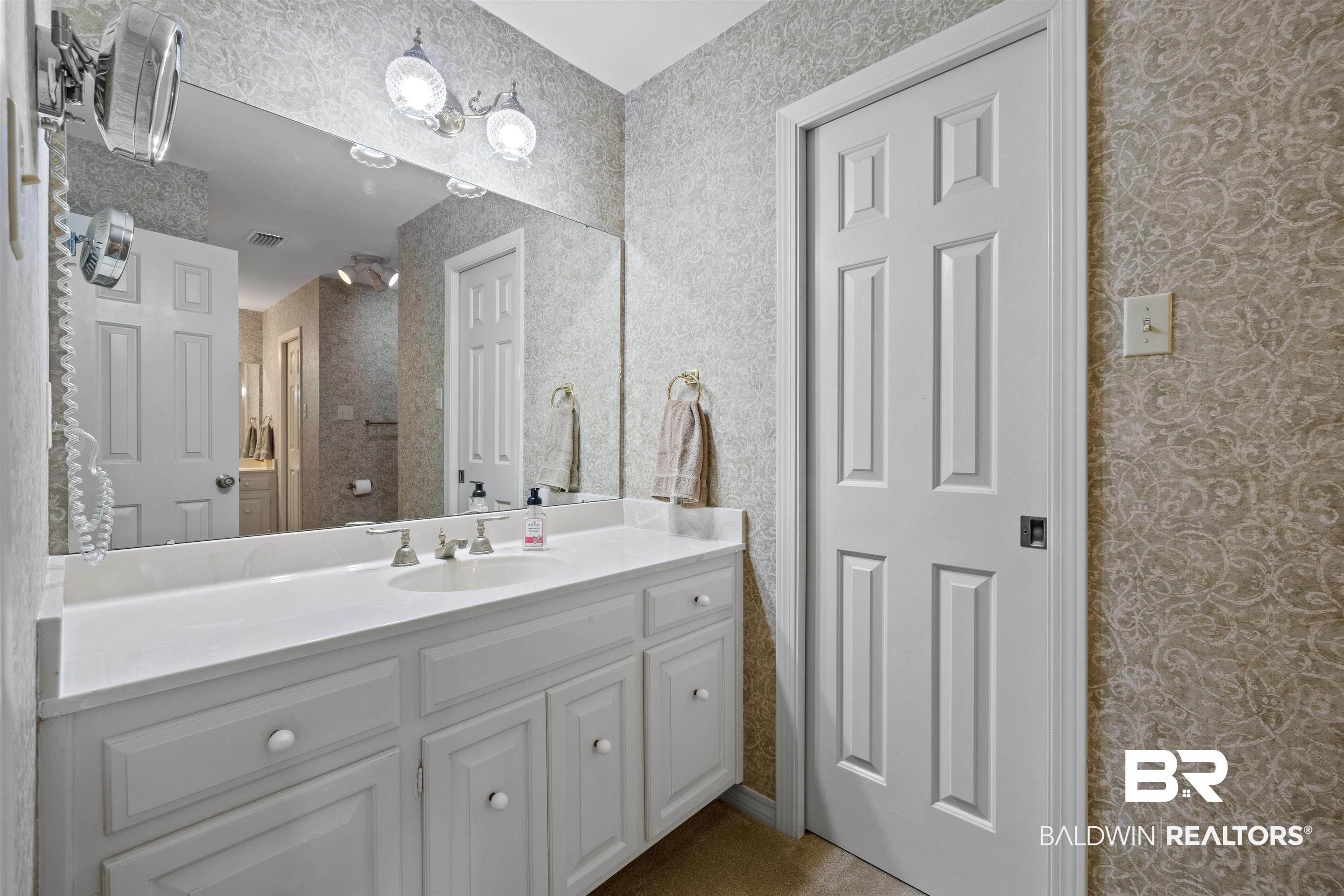 6004 Cherry Ridge Court Mobile, AL 36609 - Photo 21 of 40 Primary Bath