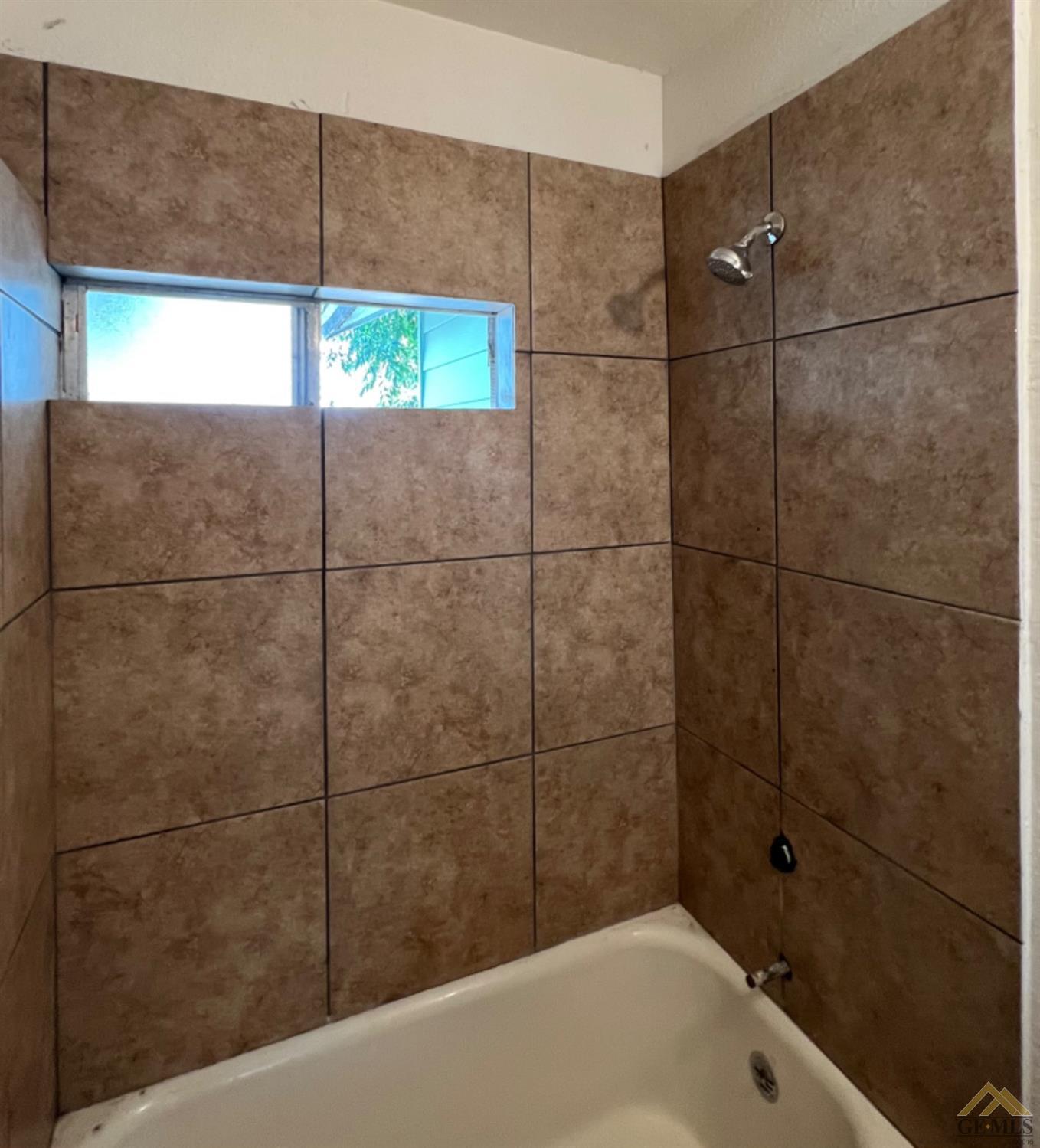 Undisclosed Address Taft, CA 93268 - Photo 13 of 18 a bathroom with a bathtub