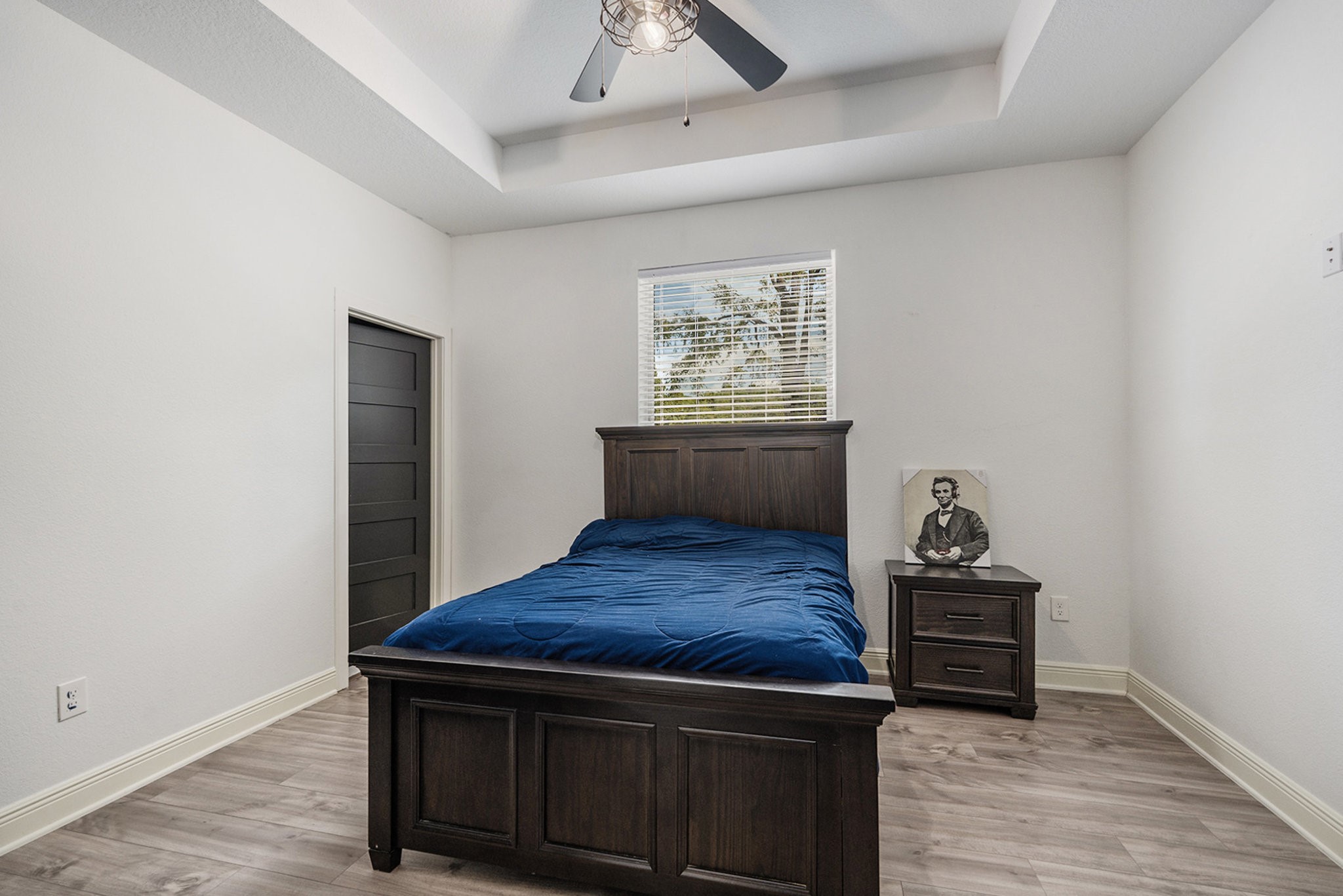 11211 Leonidas Horton Road Conroe, TX 77304 - Photo 20 of 47 Secondary bedroom with a walk-in closet.
