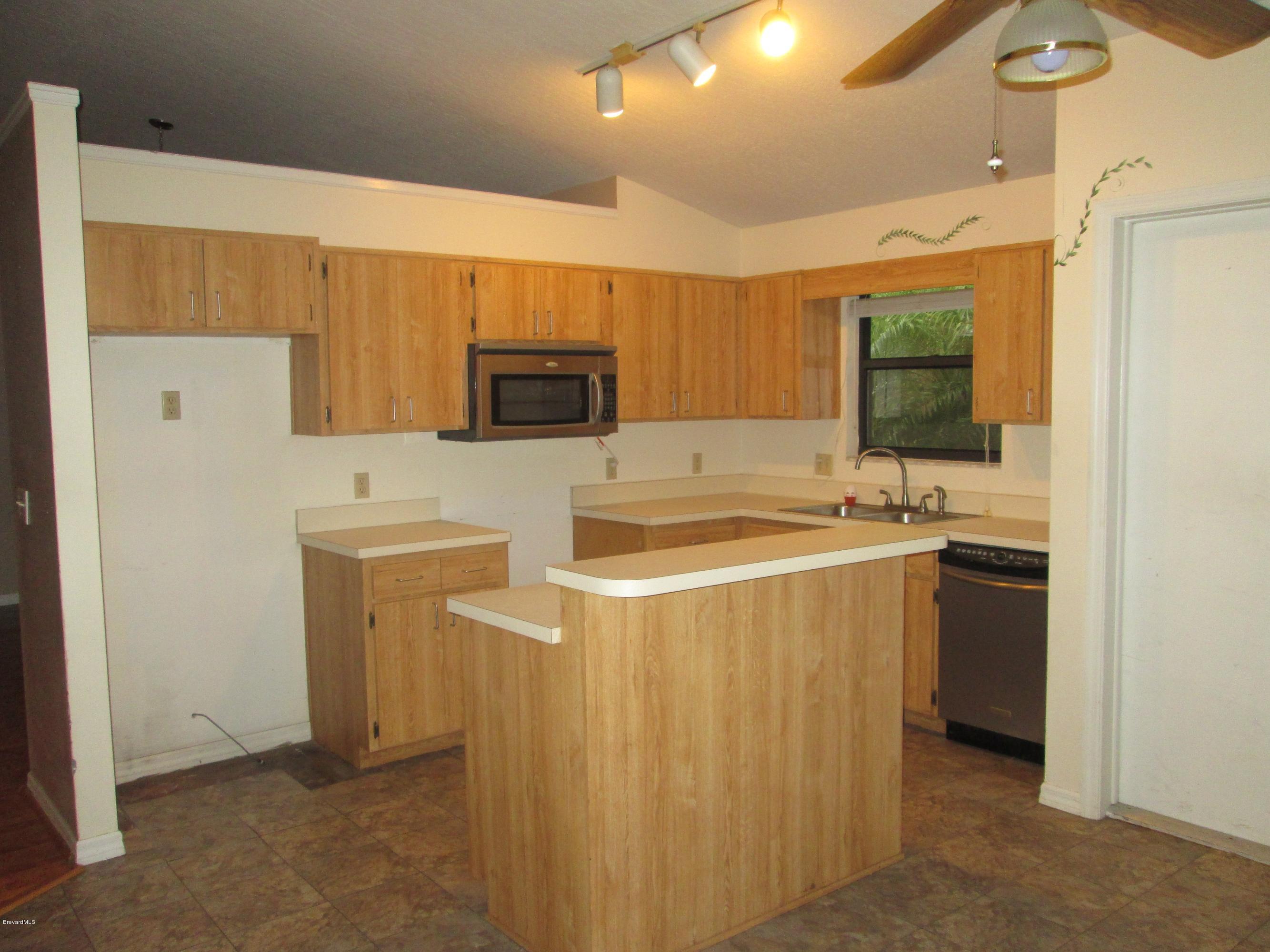 7082 Bayfront Road Cocoa, FL 32927 - Photo 3 of 11 IMG_2103