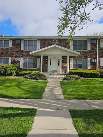 $1,425 | 1440 Getzelman Drive, Unit 2N, Elgin, IL 60123