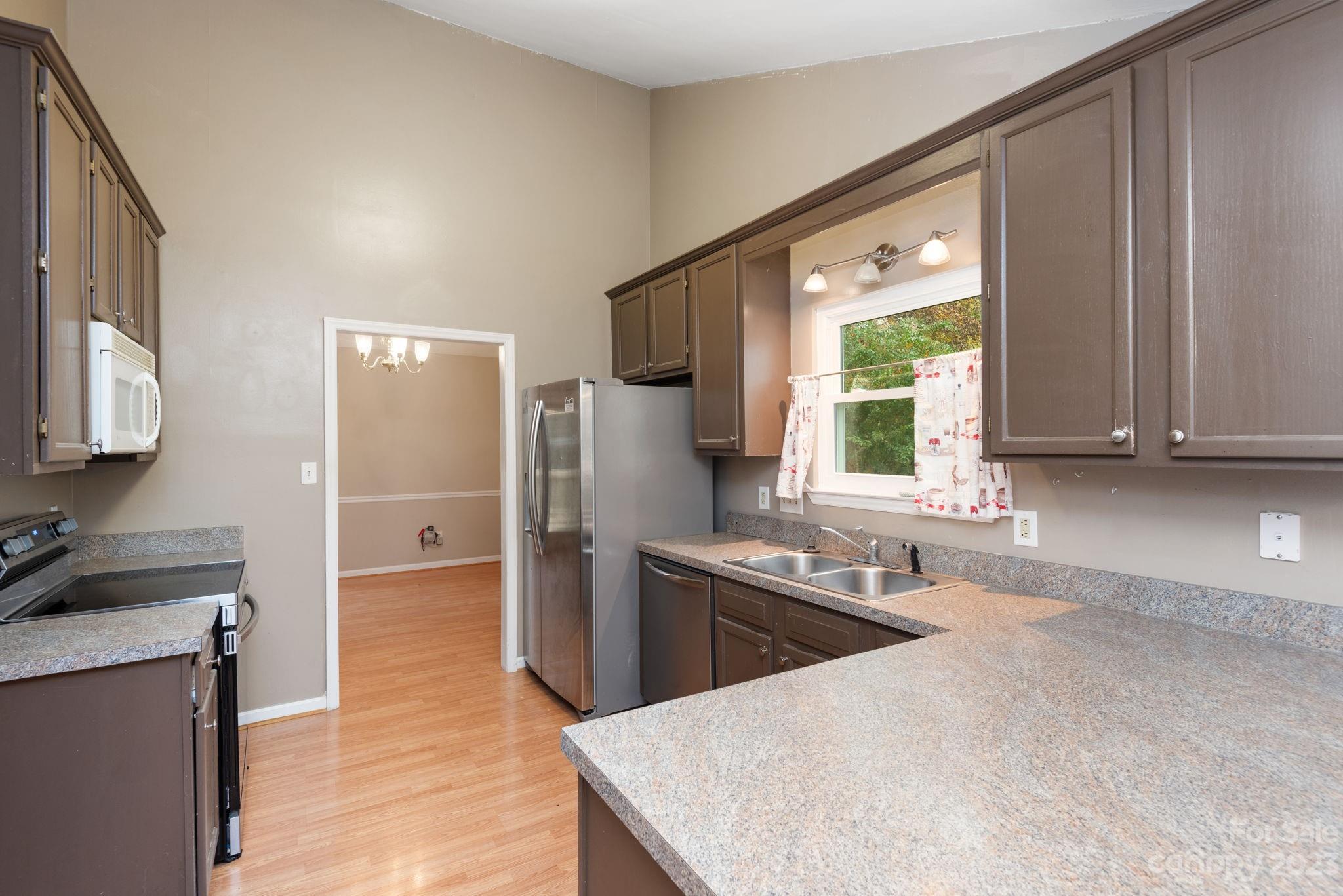 1609 Running Brook Road Charlotte, NC 28214 - Photo 11 of 25 Gallery Image 11