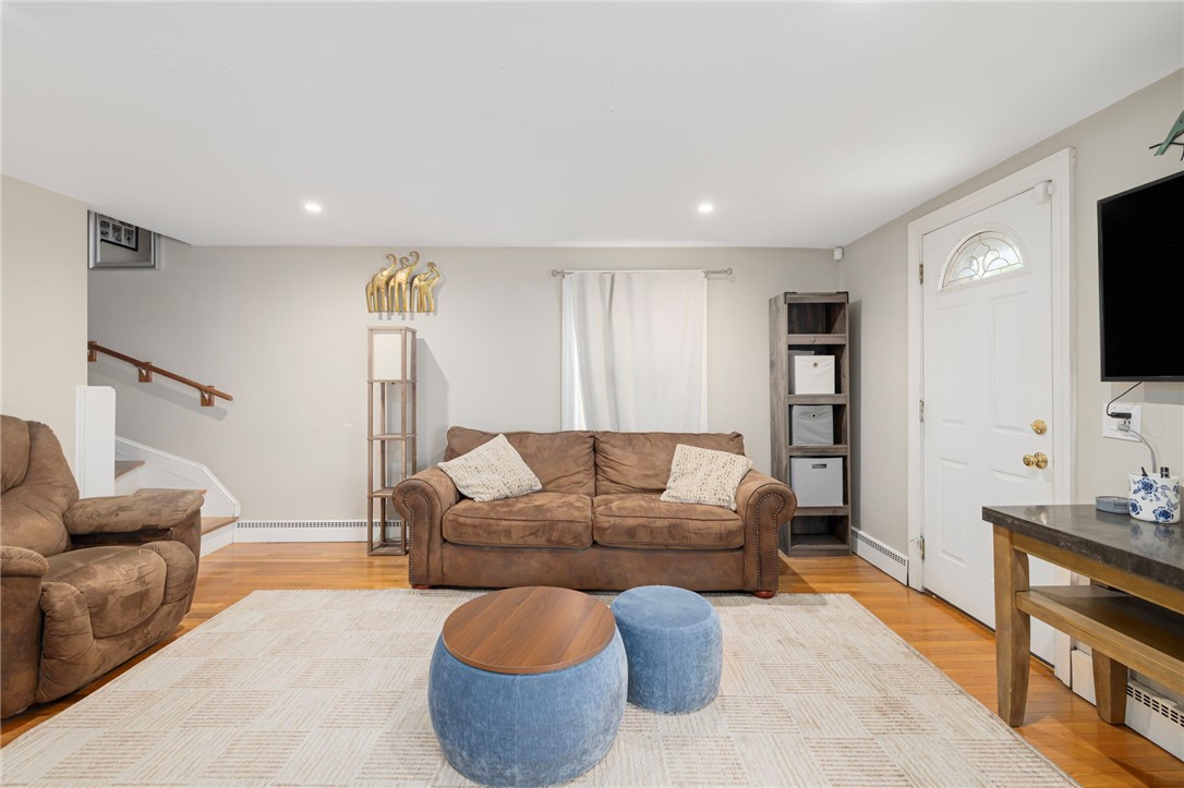 11 Doane Street Cranston, RI 02910 - Photo 4 of 38