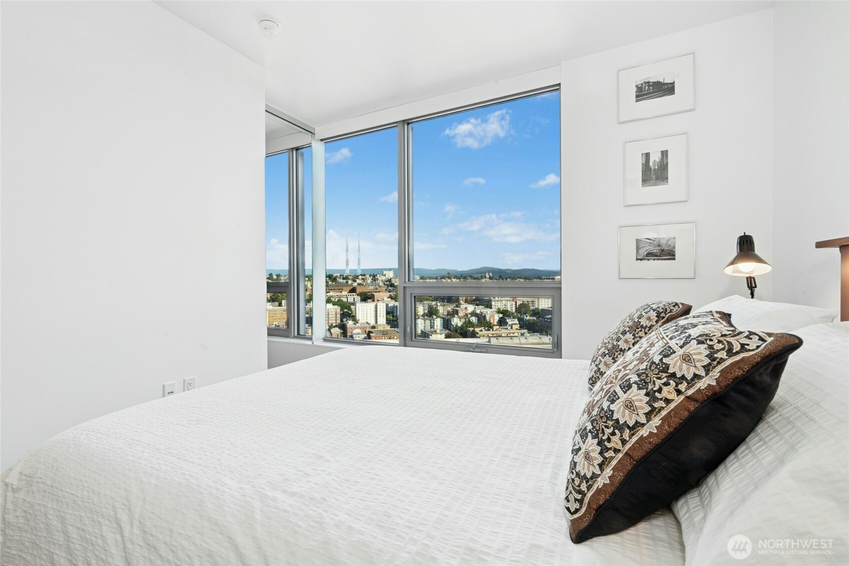 1808 Minor Avenue, Unit 3213 Seattle, WA 98101 - Photo 11 of 40 a bedroom with a bed and a window