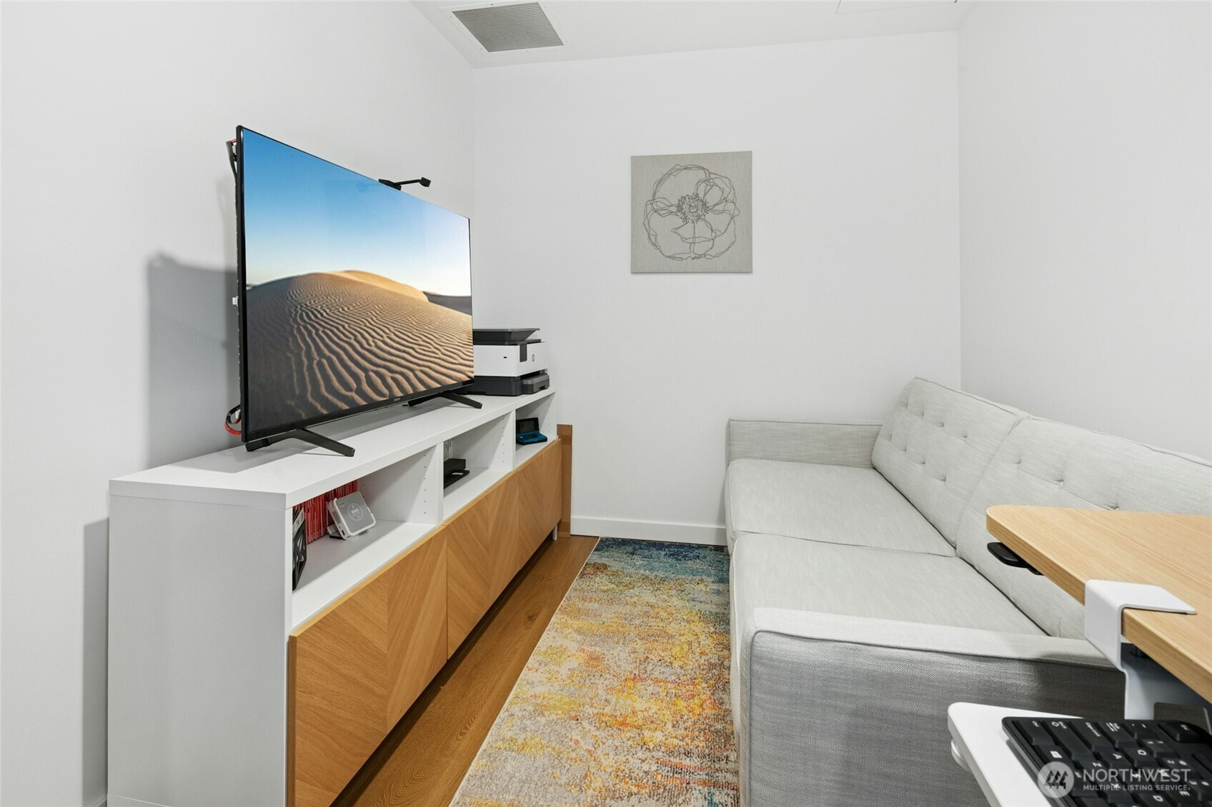 1808 Minor Avenue, Unit 3213 Seattle, WA 98101 - Photo 17 of 40 a living room with furniture and a rug
