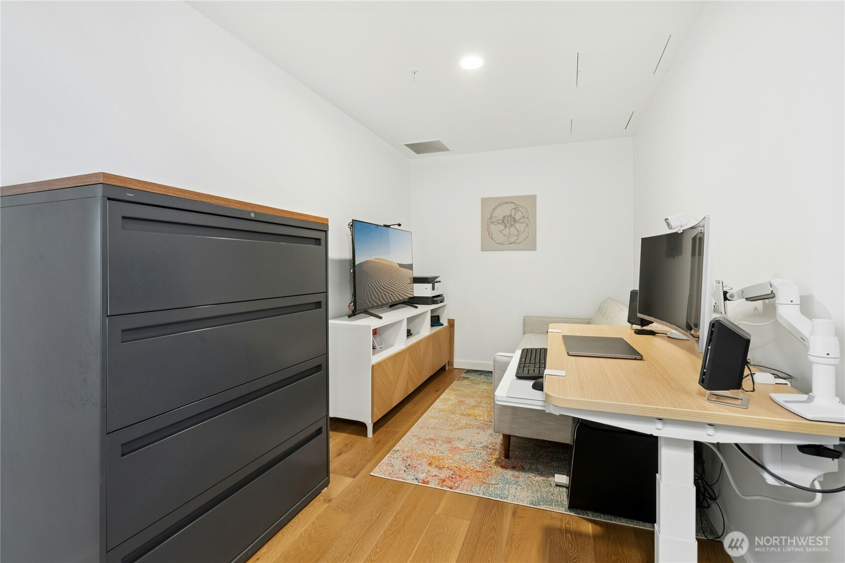 1808 Minor Avenue, Unit 3213 Seattle, WA 98101 - Photo 18 of 40 a kitchen with a refrigerator and table
