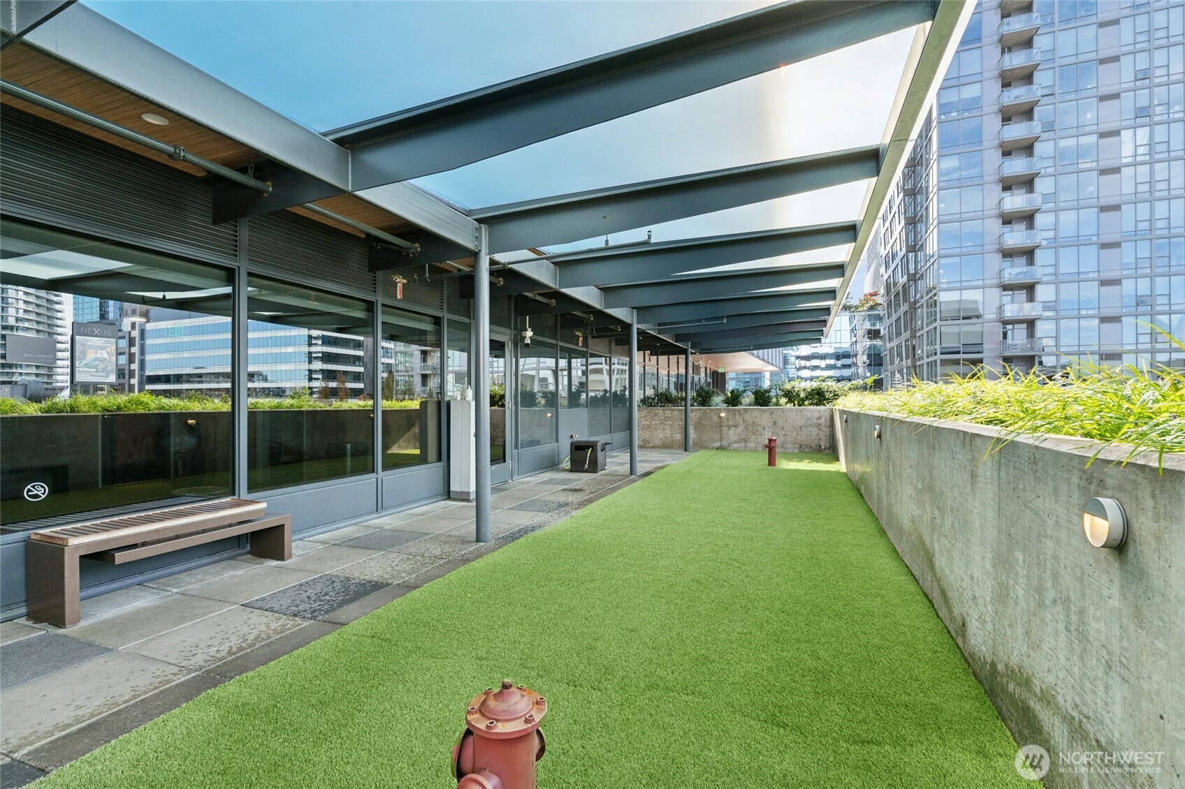1808 Minor Avenue, Unit 3213 Seattle, WA 98101 - Photo 37 of 40 a view of a backyard with sitting area
