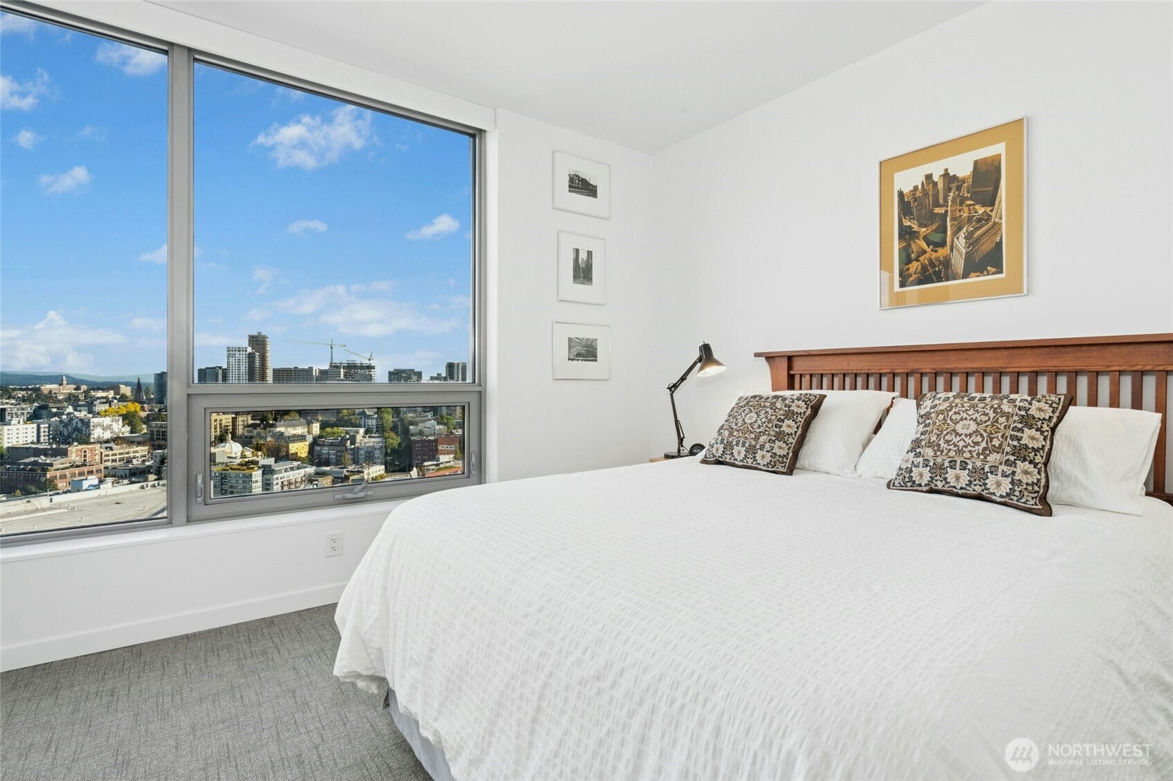 1808 Minor Avenue, Unit 3213 Seattle, WA 98101 - Photo 10 of 40 a bedroom with a large bed and a window