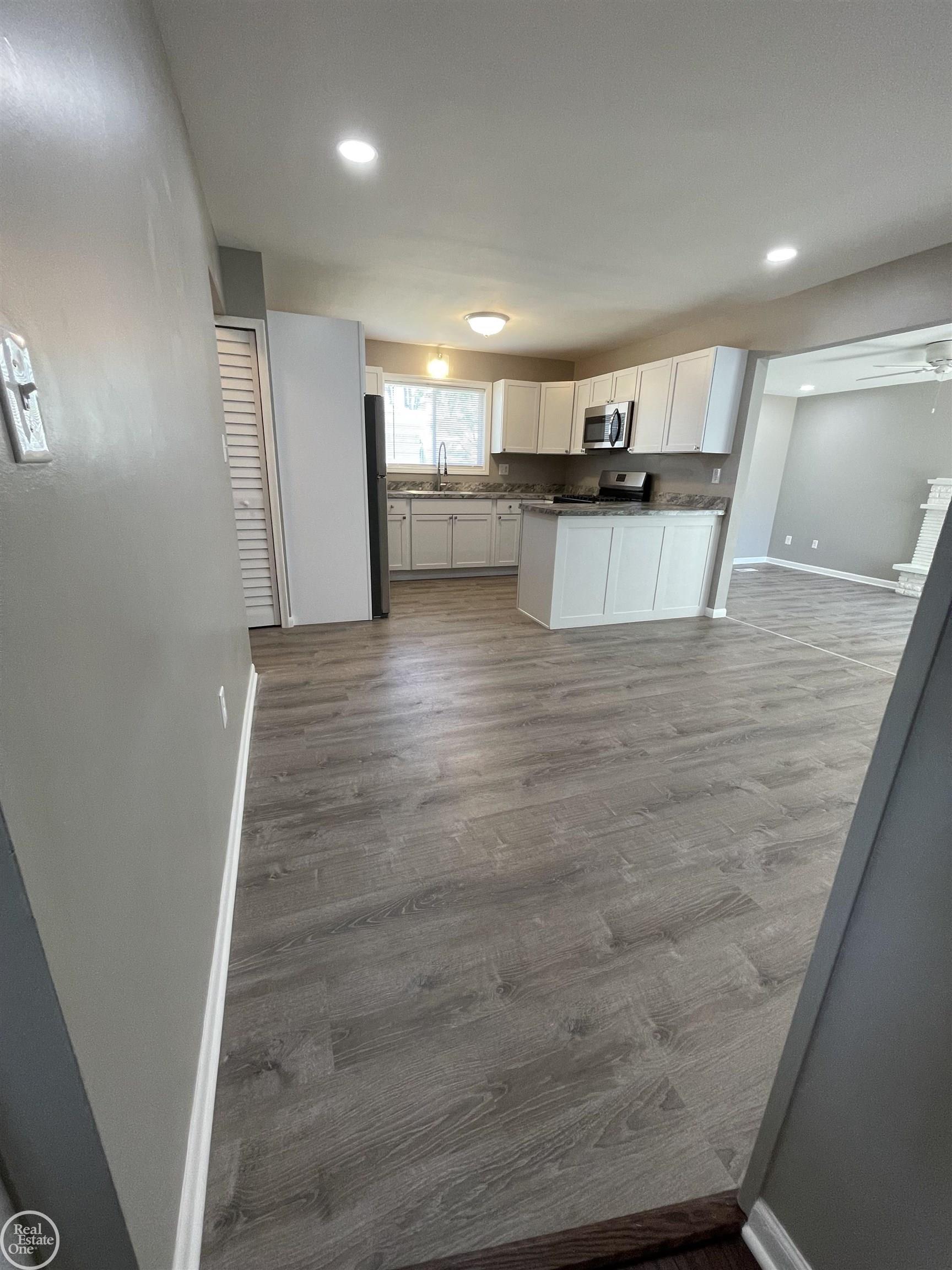26404 Burg Road Warren, MI 48089 - Photo 18 of 35