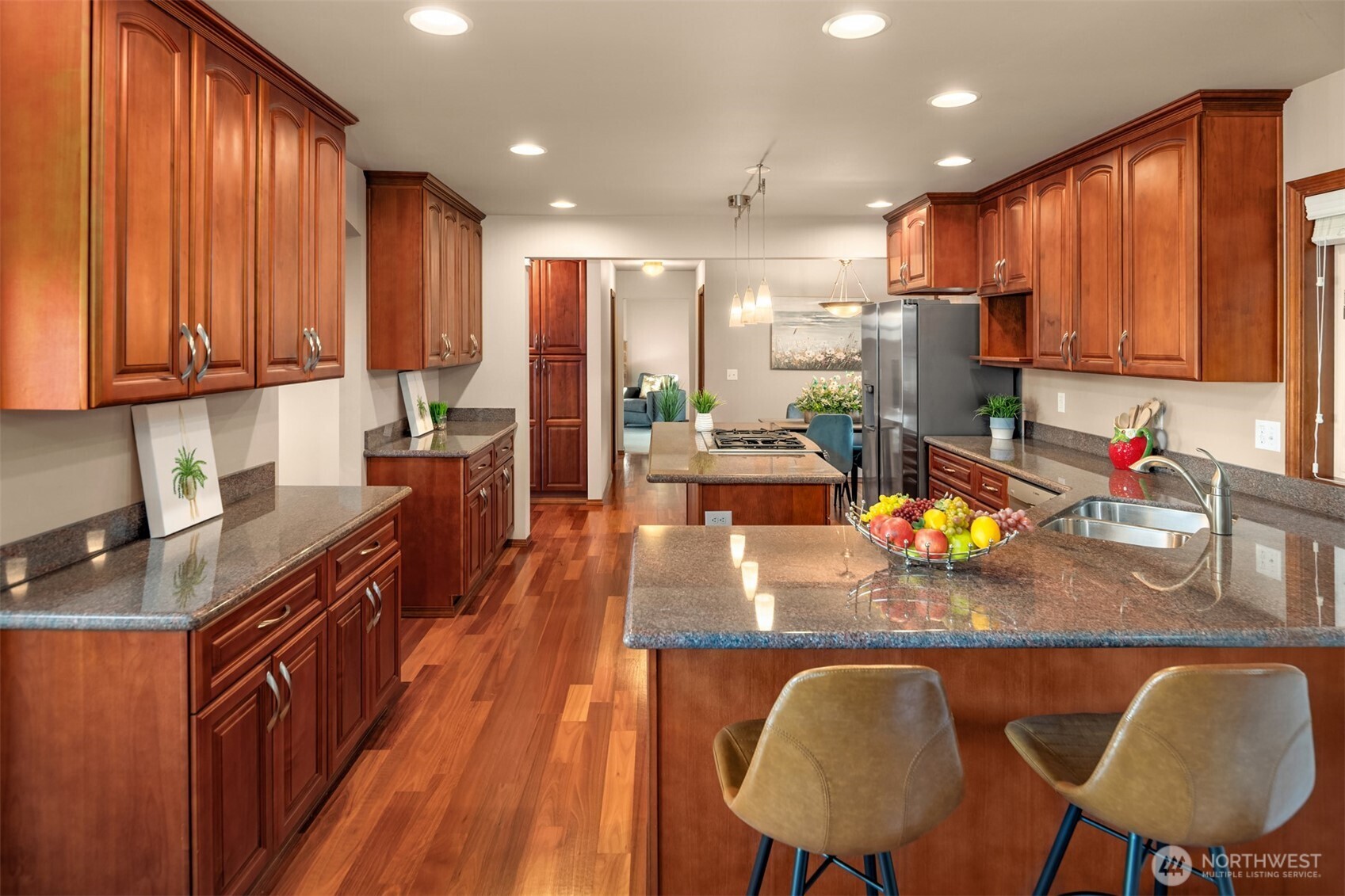 4705 South Oregon Street Seattle, WA 98118 - Photo 12 of 32