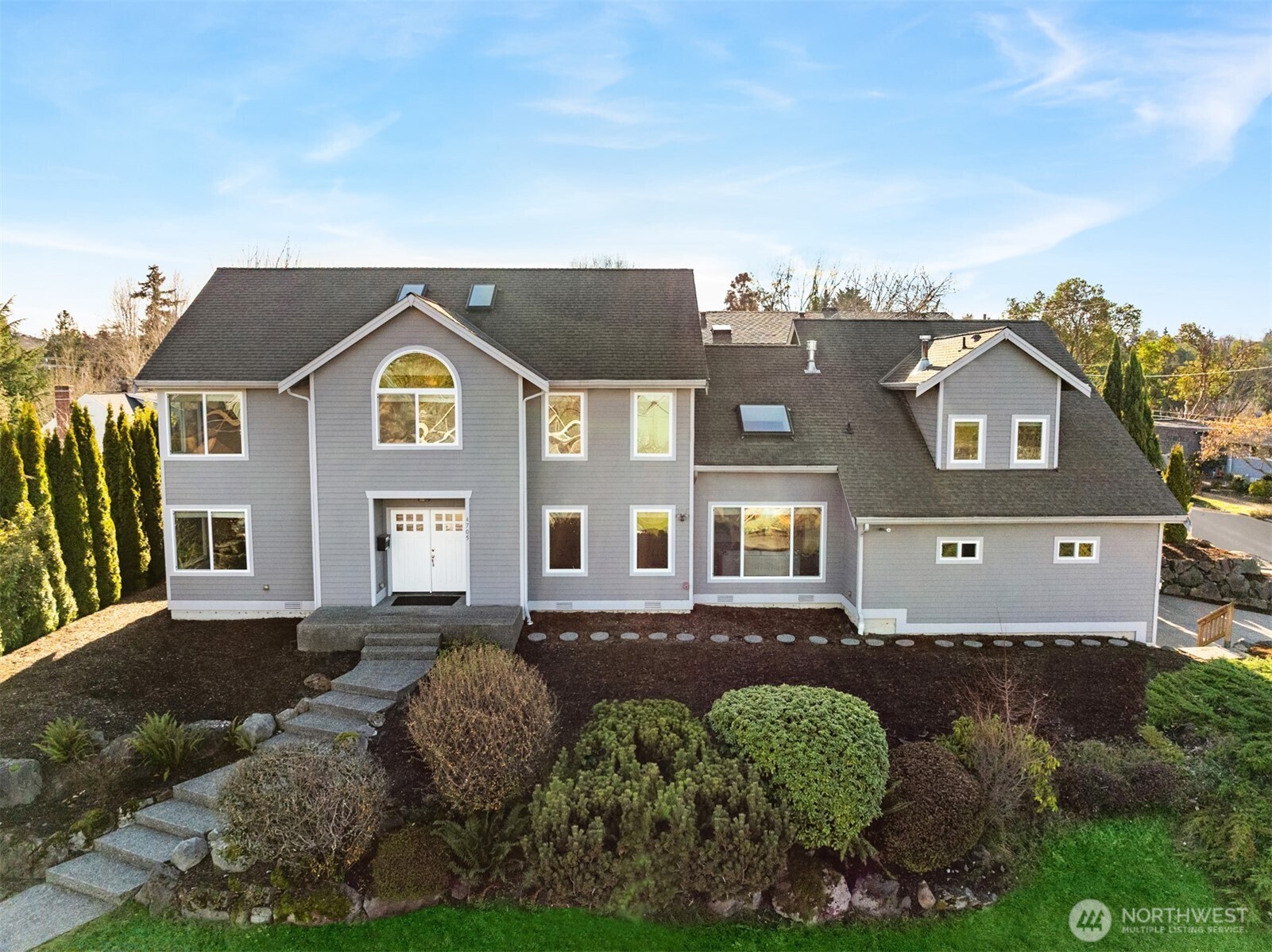 4705 South Oregon Street Seattle, WA 98118 - Photo 2 of 32