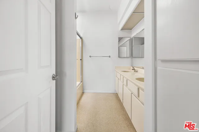 $3,500 | 12621 Washington Place, Unit 305, Los Angeles, CA 90066