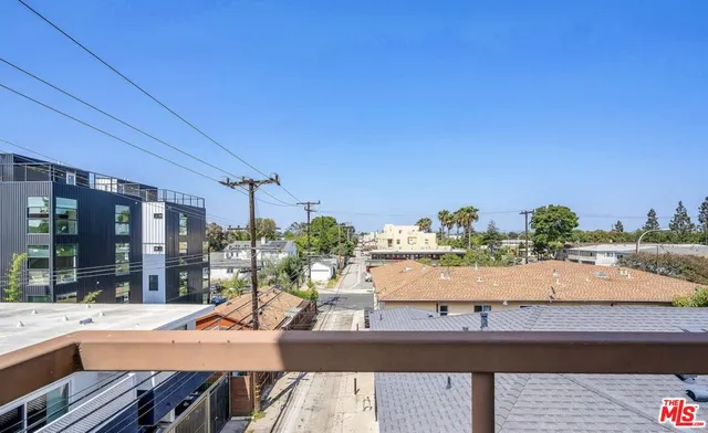 $3,500 | 12621 Washington Place, Unit 305, Los Angeles, CA 90066