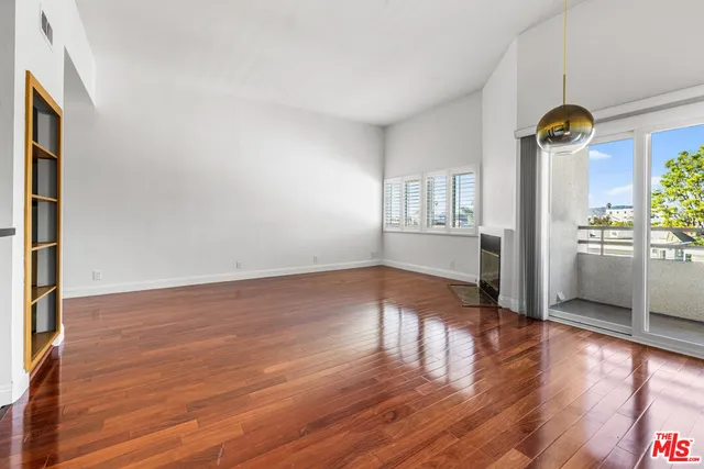 $3,500 | 12621 Washington Place, Unit 305, Los Angeles, CA 90066