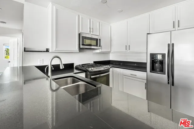 $3,500 | 12621 Washington Place, Unit 305, Los Angeles, CA 90066