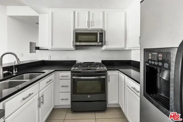 $3,500 | 12621 Washington Place, Unit 305, Los Angeles, CA 90066