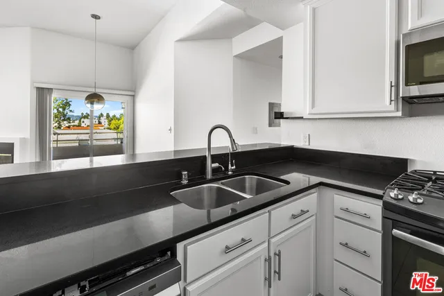 $3,500 | 12621 Washington Place, Unit 305, Los Angeles, CA 90066