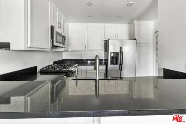 $3,500 | 12621 Washington Place, Unit 305, Los Angeles, CA 90066