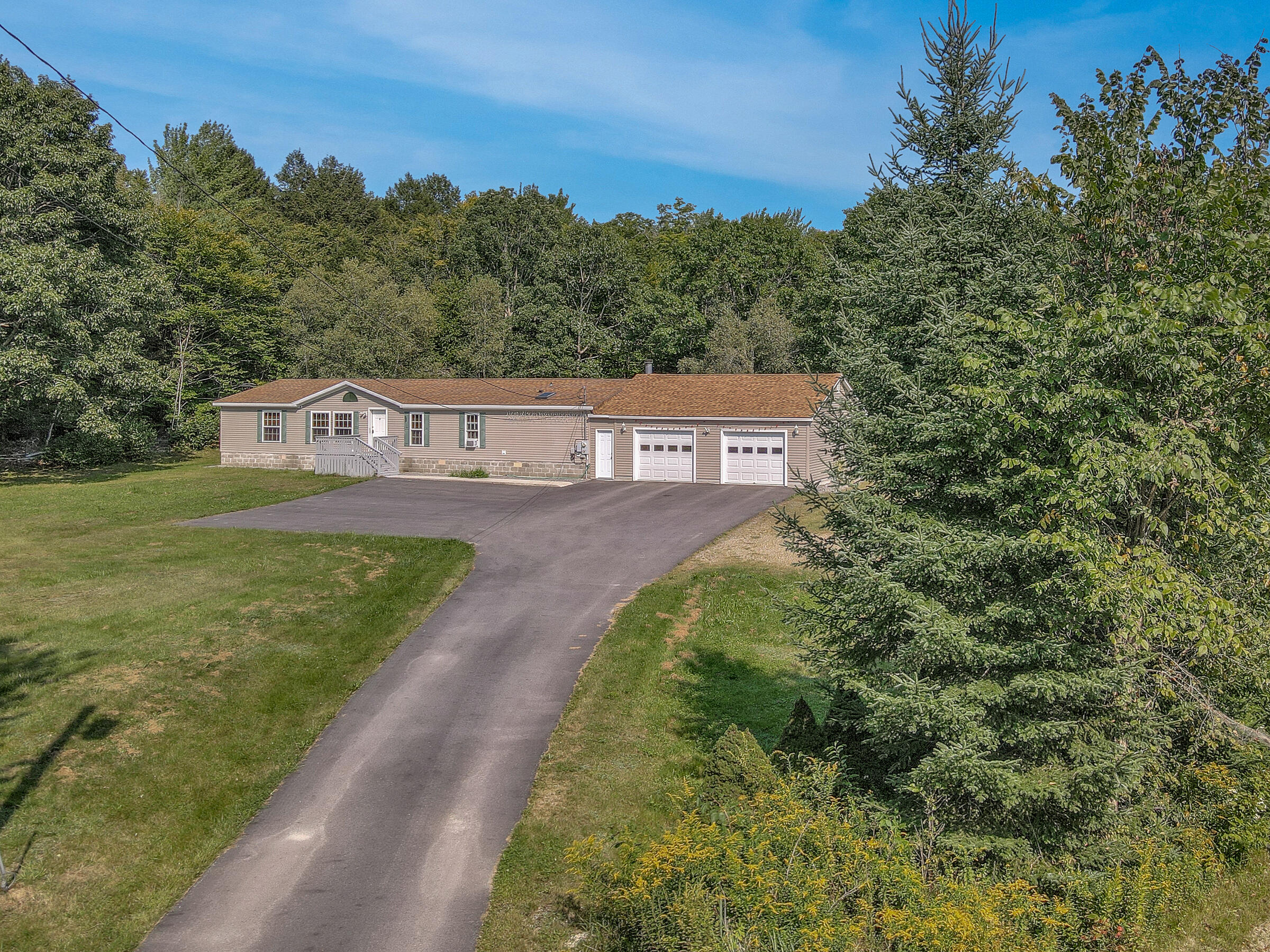 28 Genthner Way Topsham, ME 04086 - Photo 1 of 40 108502ae0004