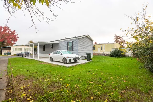 a view of a house with a backyard