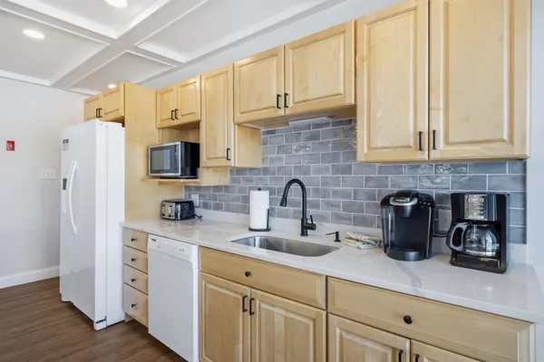 $575,000 | 61 Crescent Drive, Barnstead, NH 03225