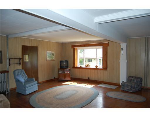 226 Anna Goodman Road Pleasant Unity, PA 15676 - Photo 6 of 13 Living Room.