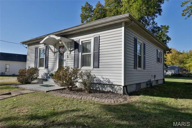$95,000 | 509 Locust Street, Hillsboro, IL 62049