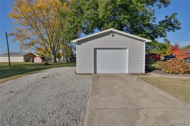 $95,000 | 509 Locust Street, Hillsboro, IL 62049