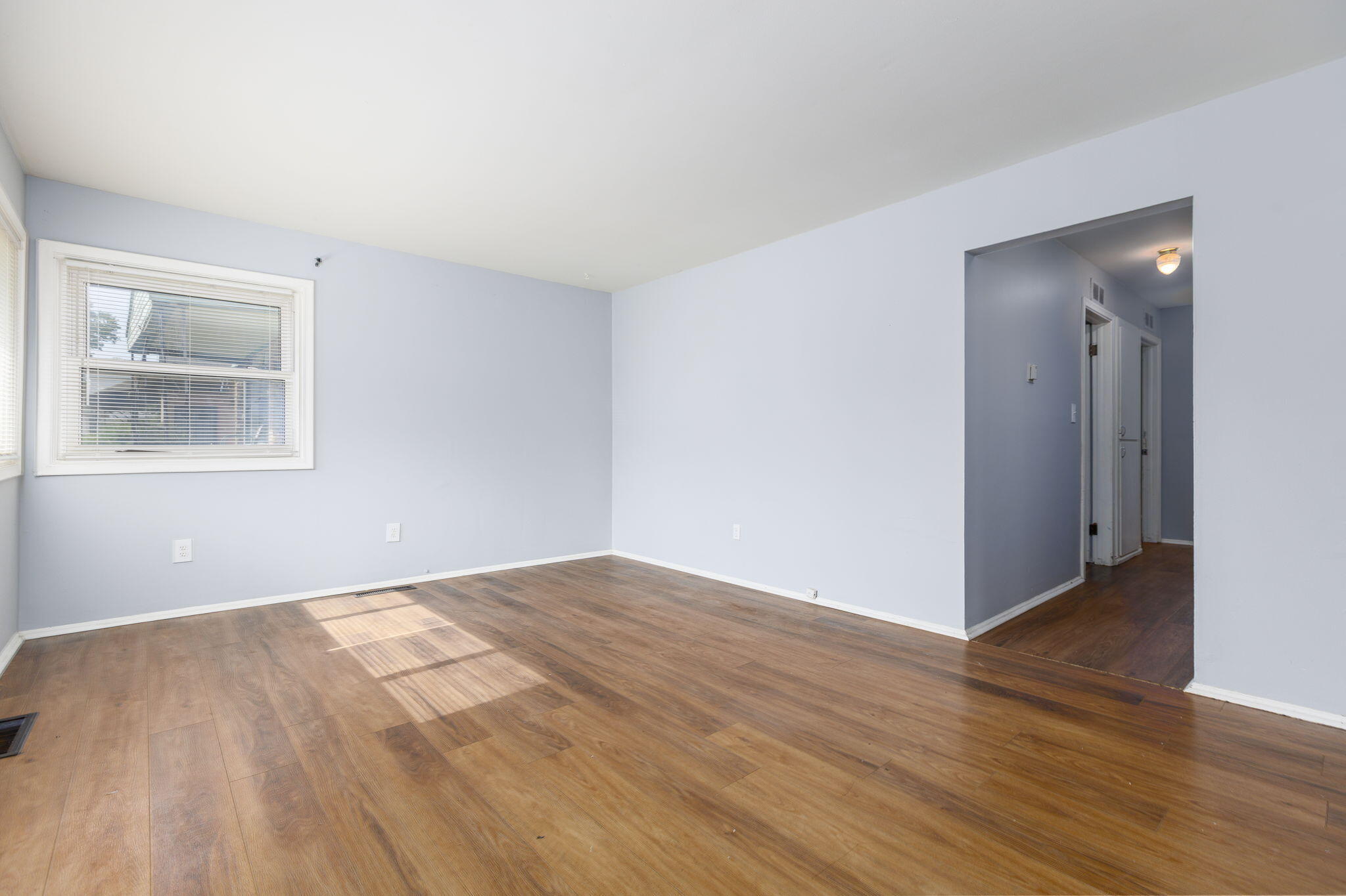 20458 Indiana Street Detroit, MI 48221 - Photo 3 of 18 5-web-or-mls-IndianaAve_20458 - Living R
