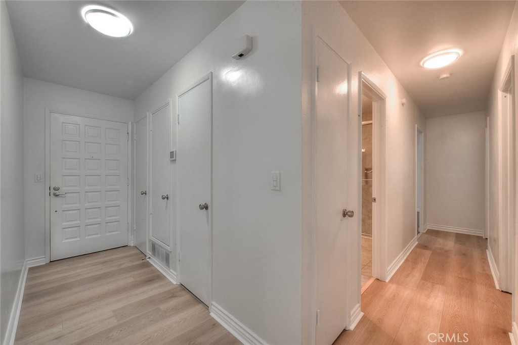 11413 Jane Way Stanton, CA 90680 - Photo 5 of 32 Foyer