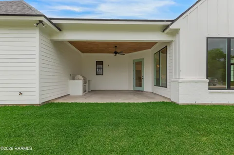 $377,600 | 112 Tea Rose Drive, Broussard, LA 70518