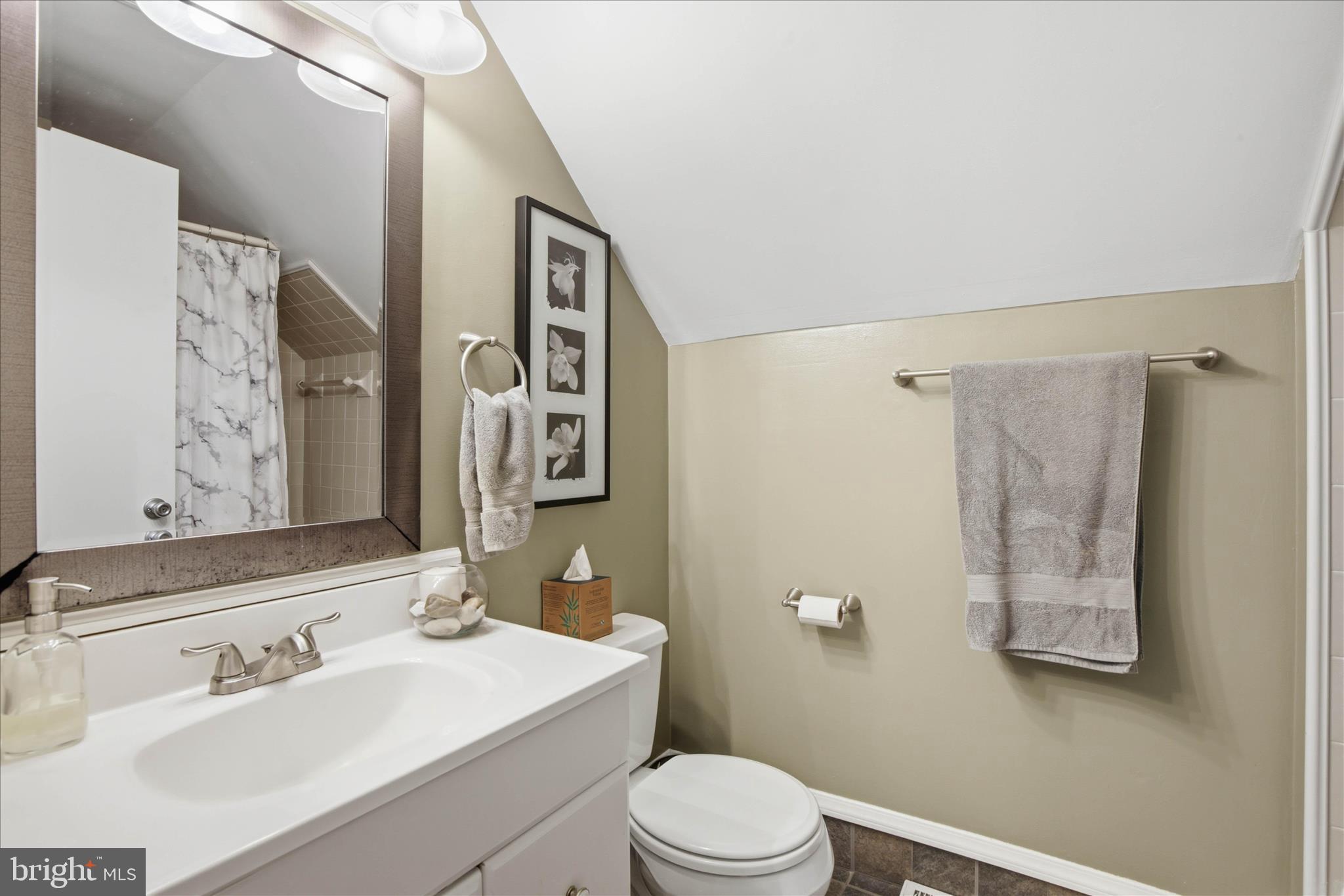 2824 Nolt Road Lancaster, PA 17601 - Photo 23 of 34 full bath on second level