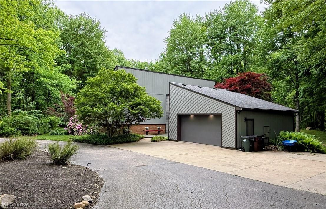 2252 Valley Wood Road Akron, OH 44333 - Photo 2 of 50 Front