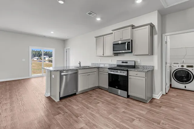 $2,150 | 602 Solar Court, Summerville, SC 29486