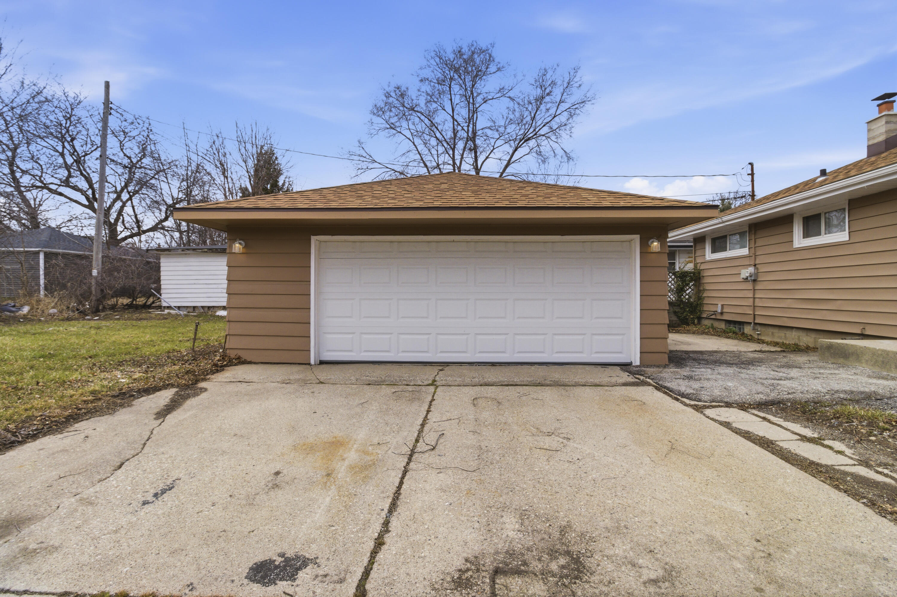 10325 West Silver Spring Drive Milwaukee, WI 53225 - Photo 24 of 34 Garage