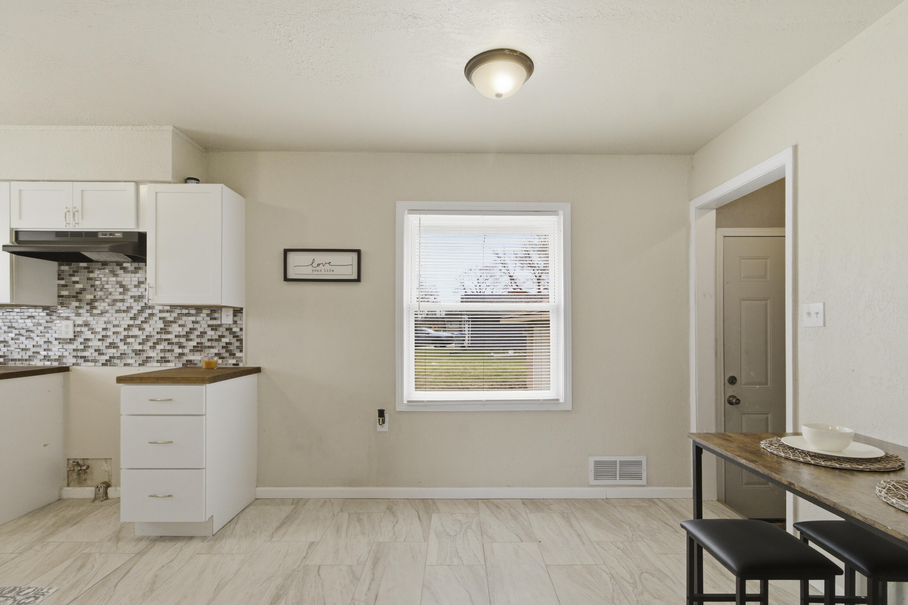 10325 West Silver Spring Drive Milwaukee, WI 53225 - Photo 10 of 34 KT/DR